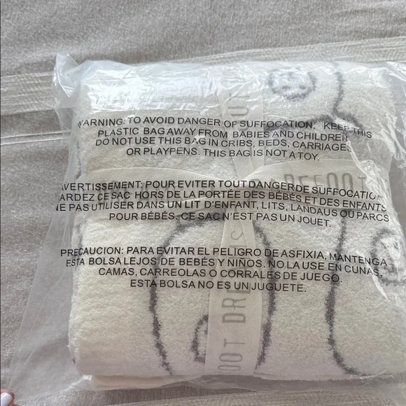 Barefoot Dreams Blanket - Picture 4 of 5